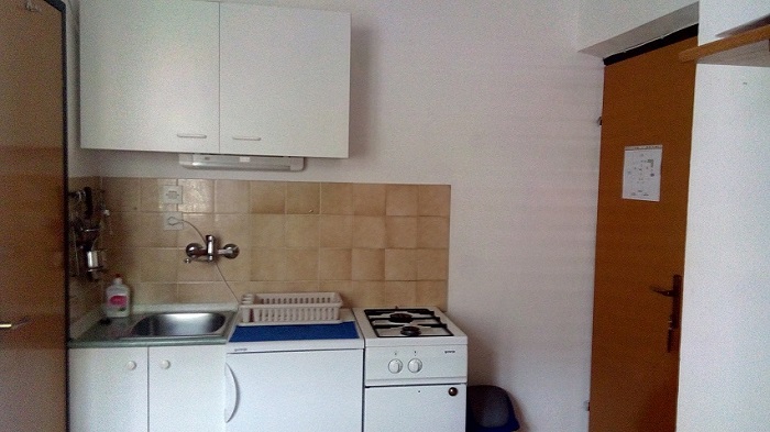 Croatia house for rent Karlobag kitchen