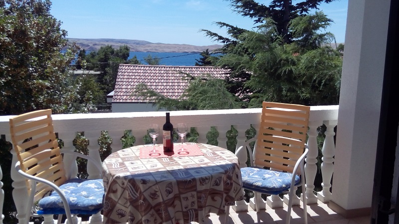 Croatia house for rent Karlobag terrace 1